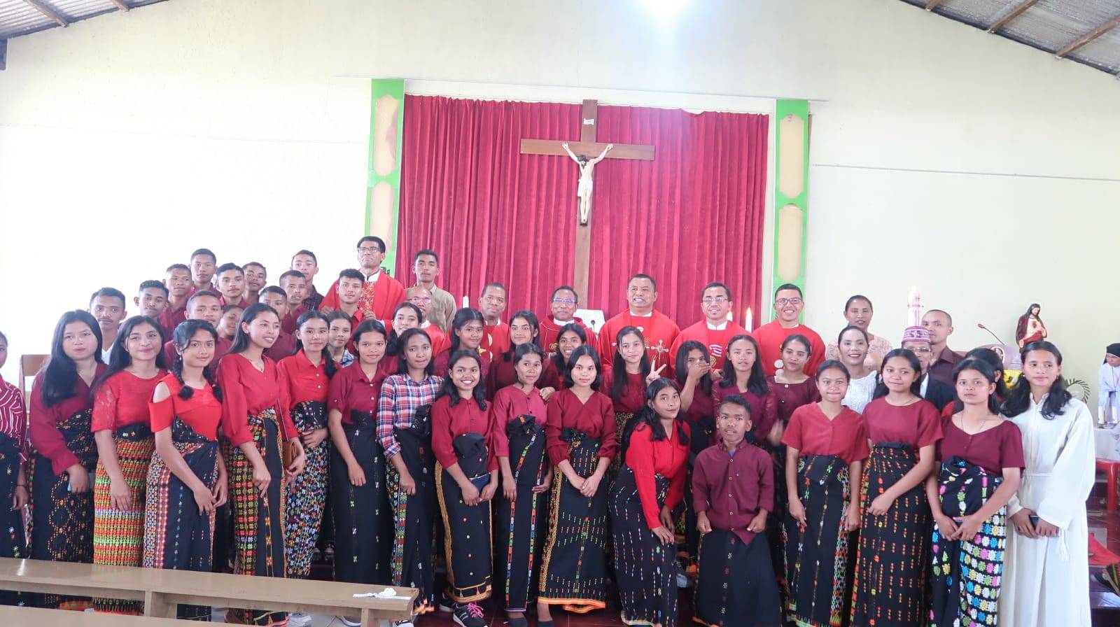 Penerimaan Krisma Paroki Rejeng